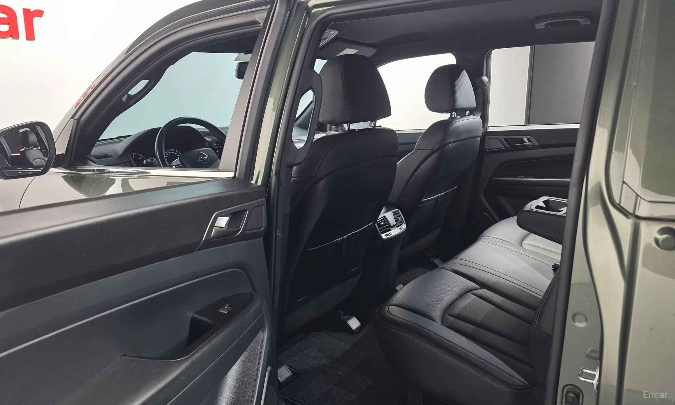 Rexton Sports Khan