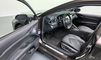Camry (XV70)