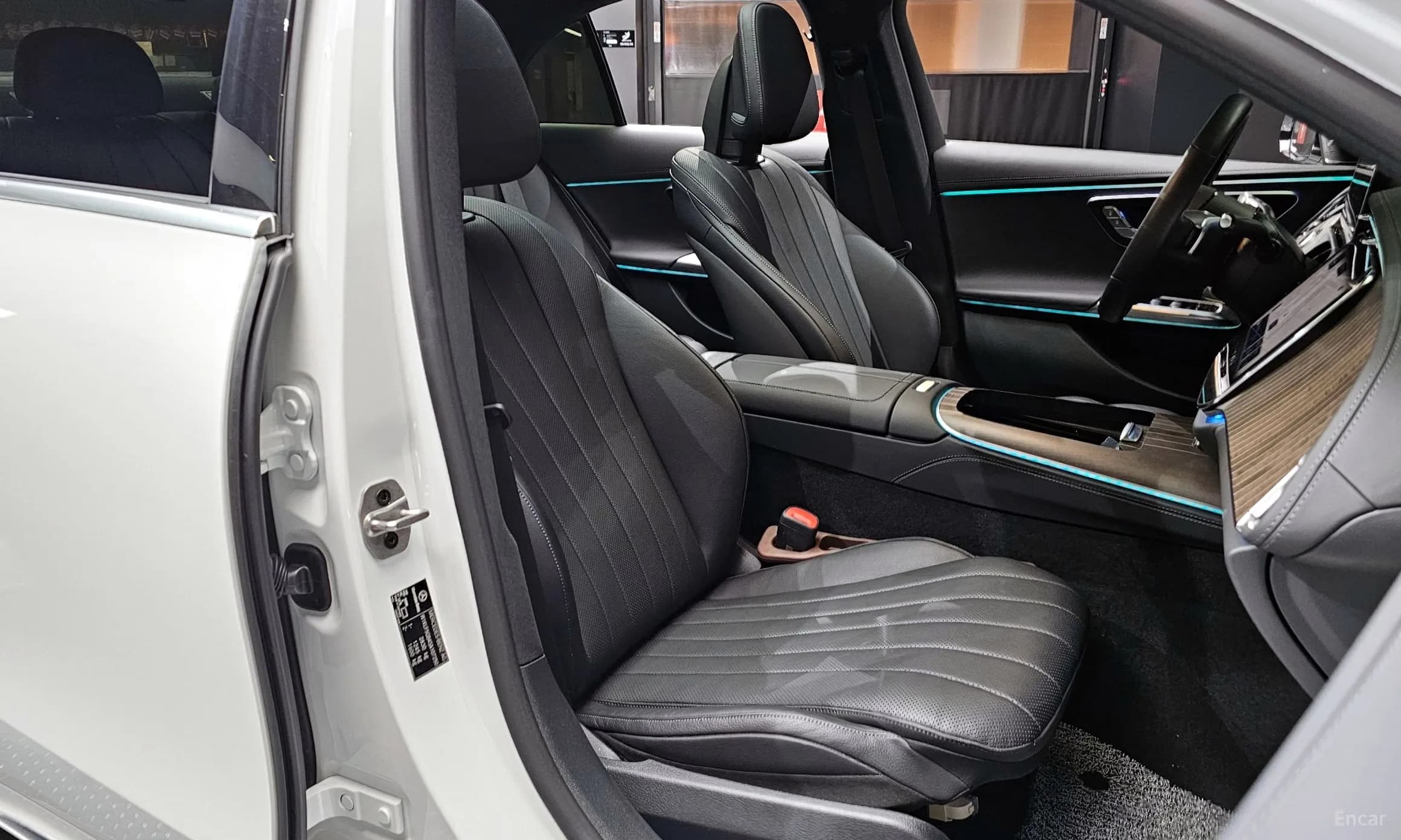 E-Class W214
