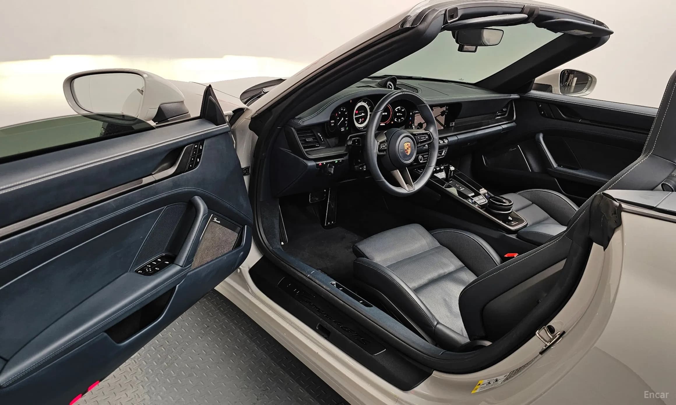 911 (992)
