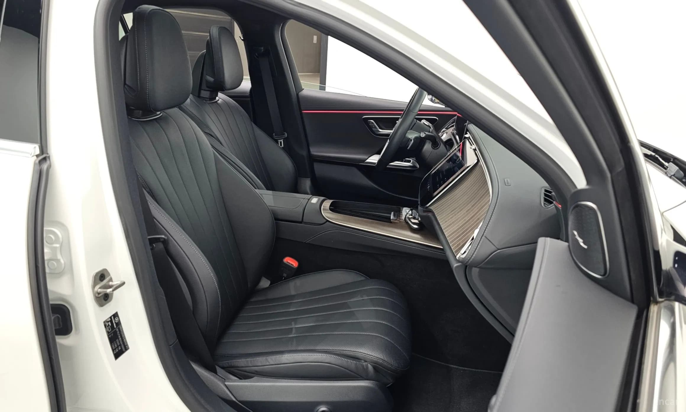 E-Class W214