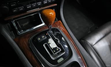XJ-6