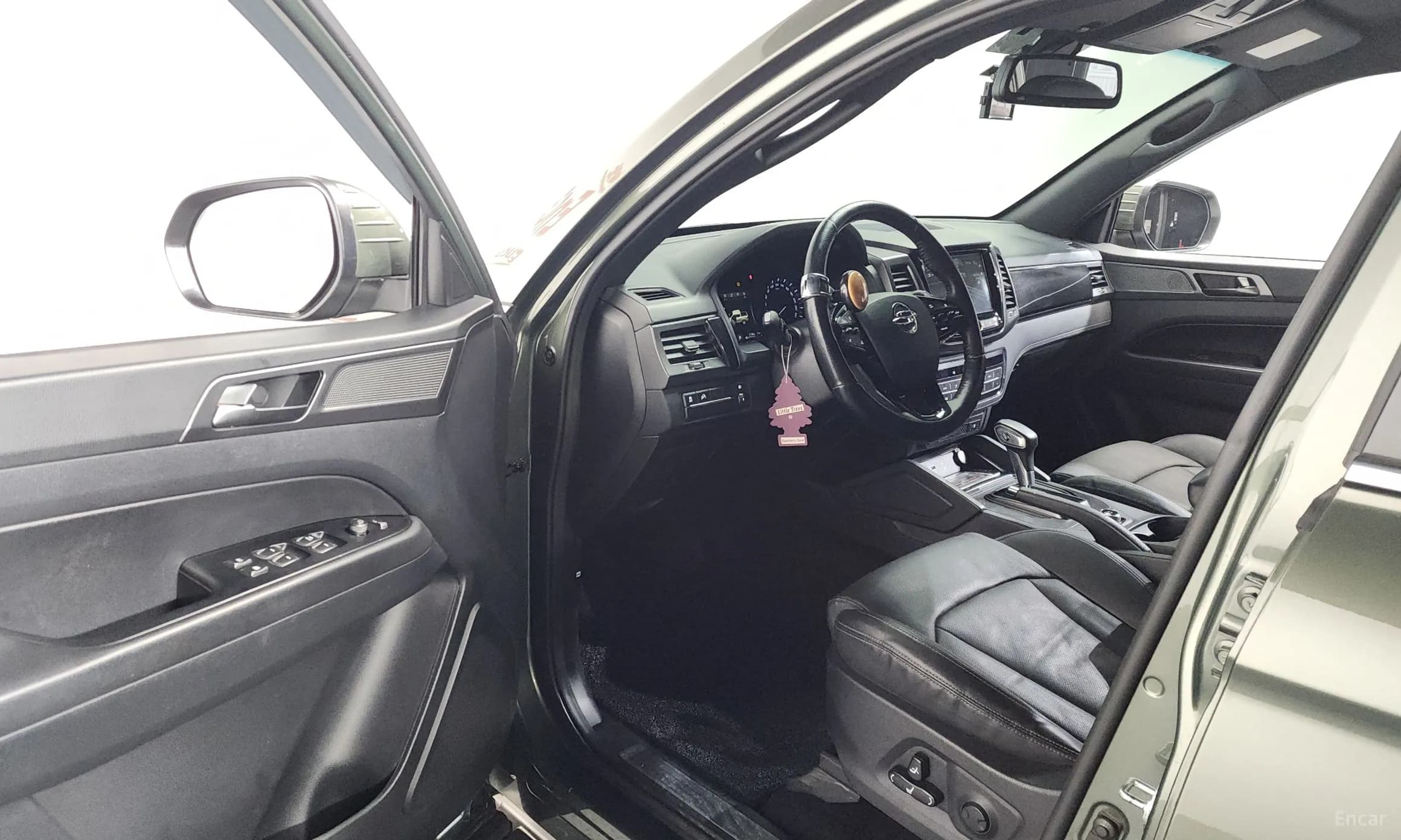 Rexton Sports Khan
