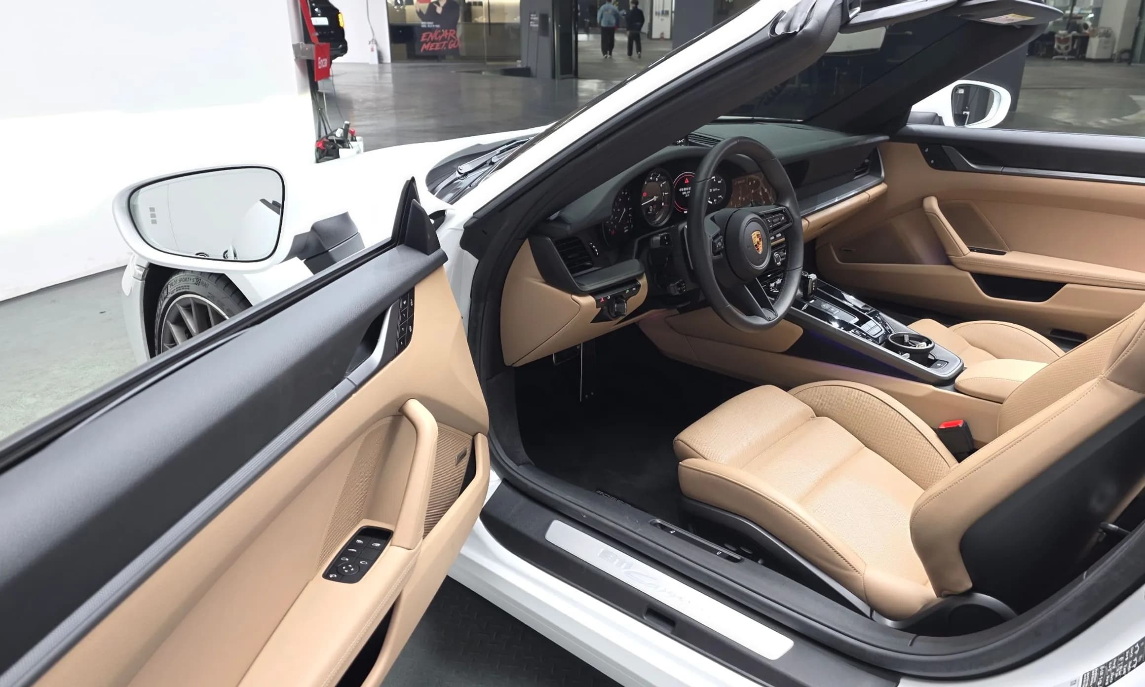911 (992)