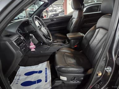 Rexton Sports Khan
