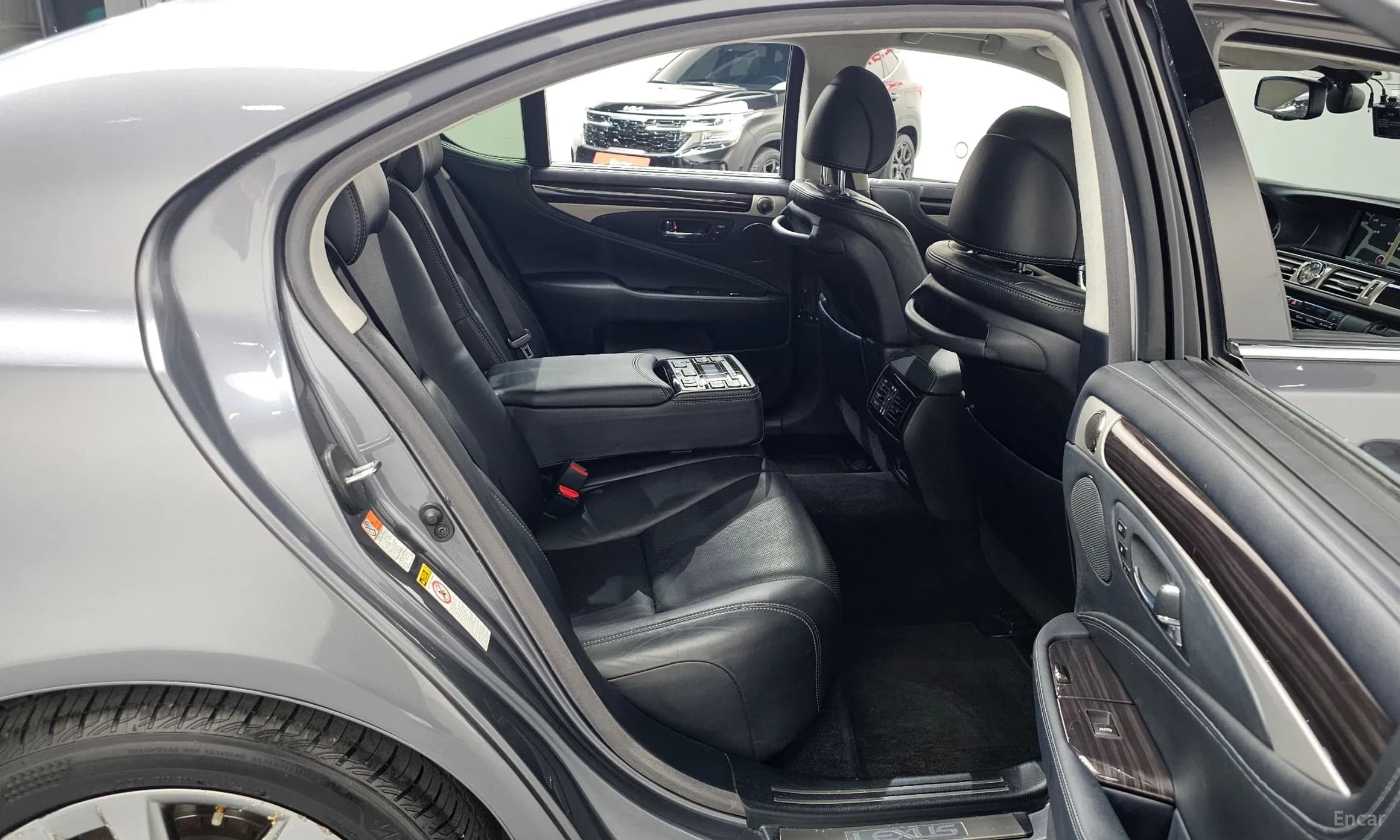 LS460