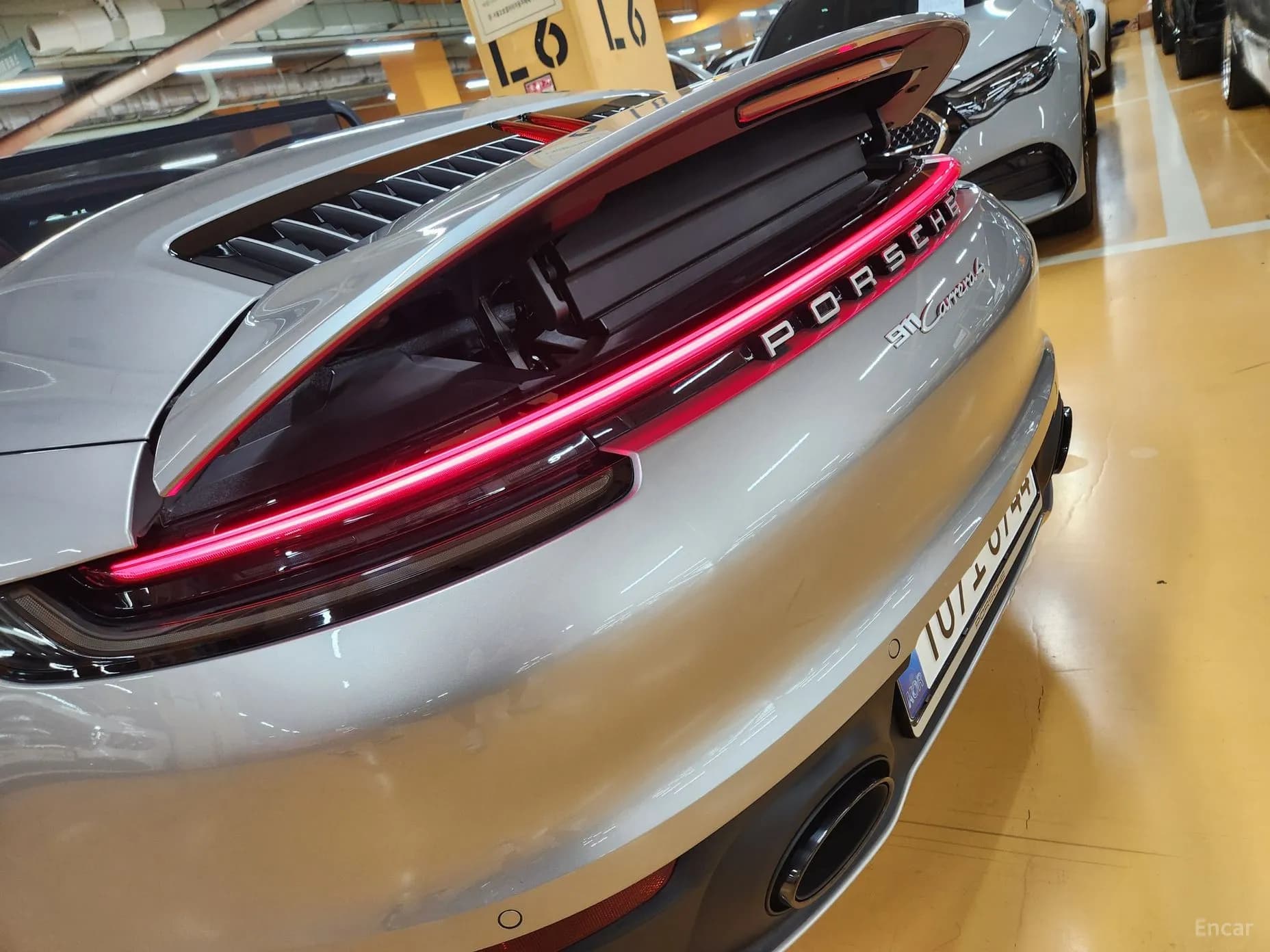 911 (992)