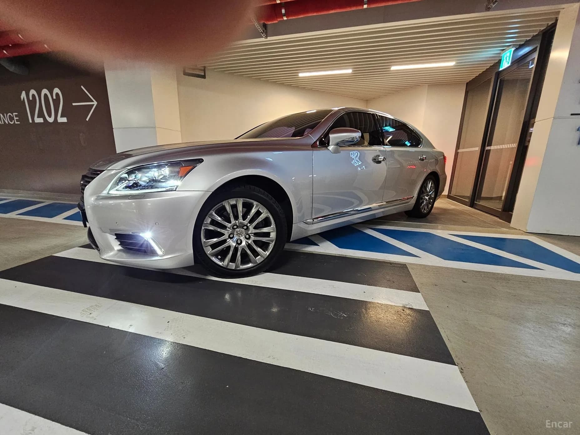 LS600hL