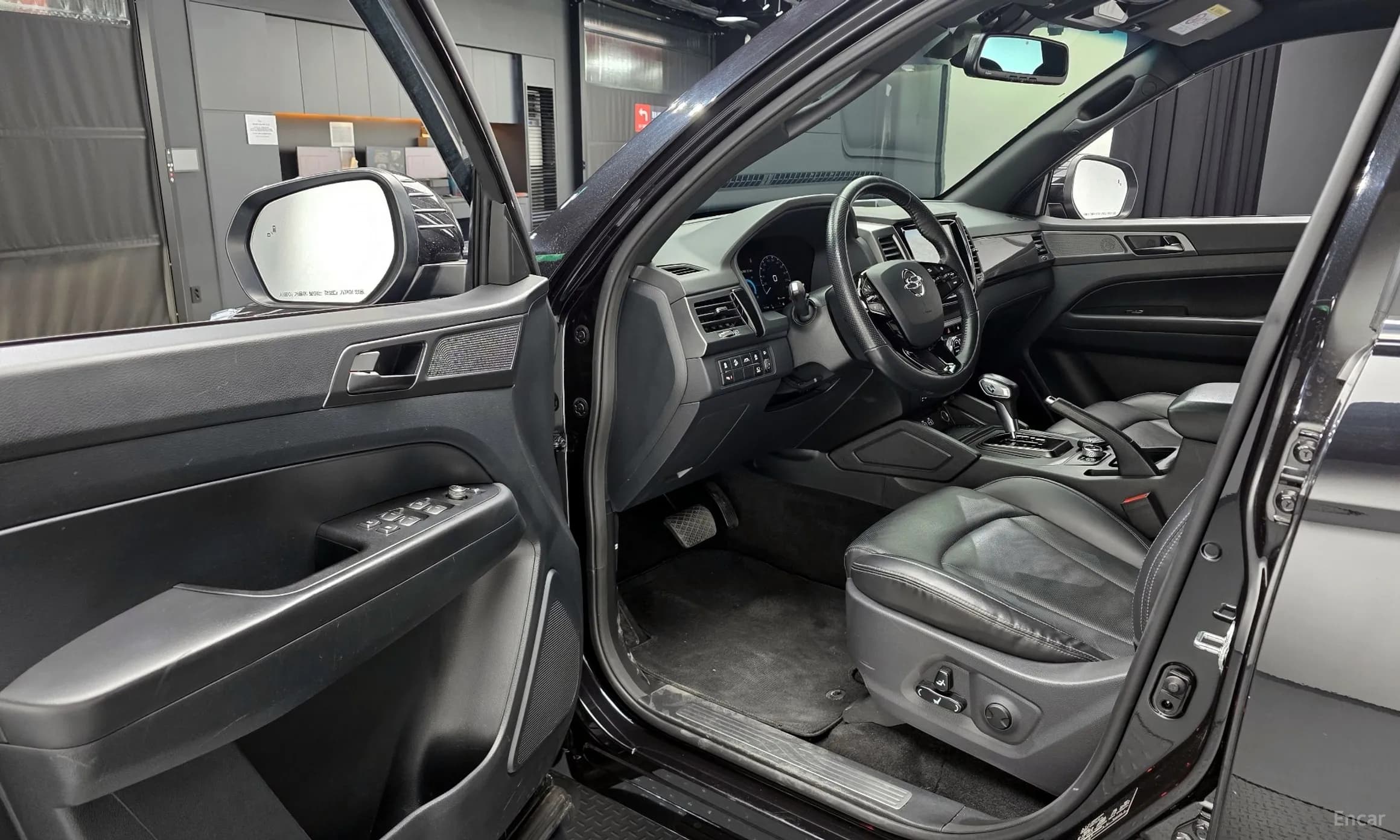 Rexton Sports Khan