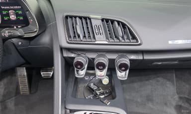 R8 (4S)