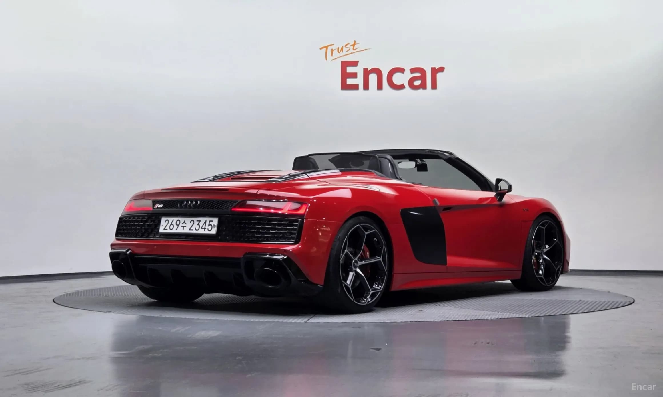 R8 (4S)