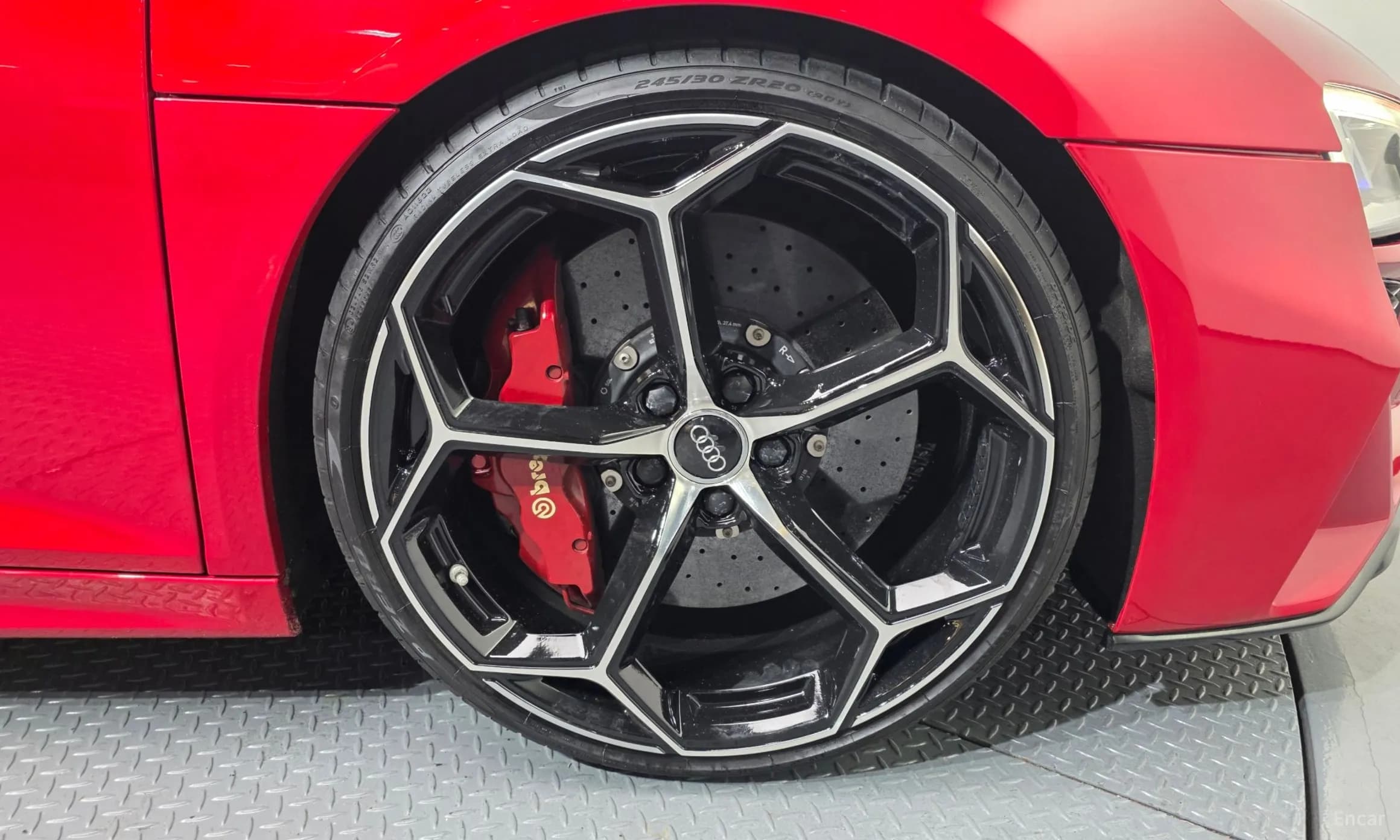 R8 (4S)