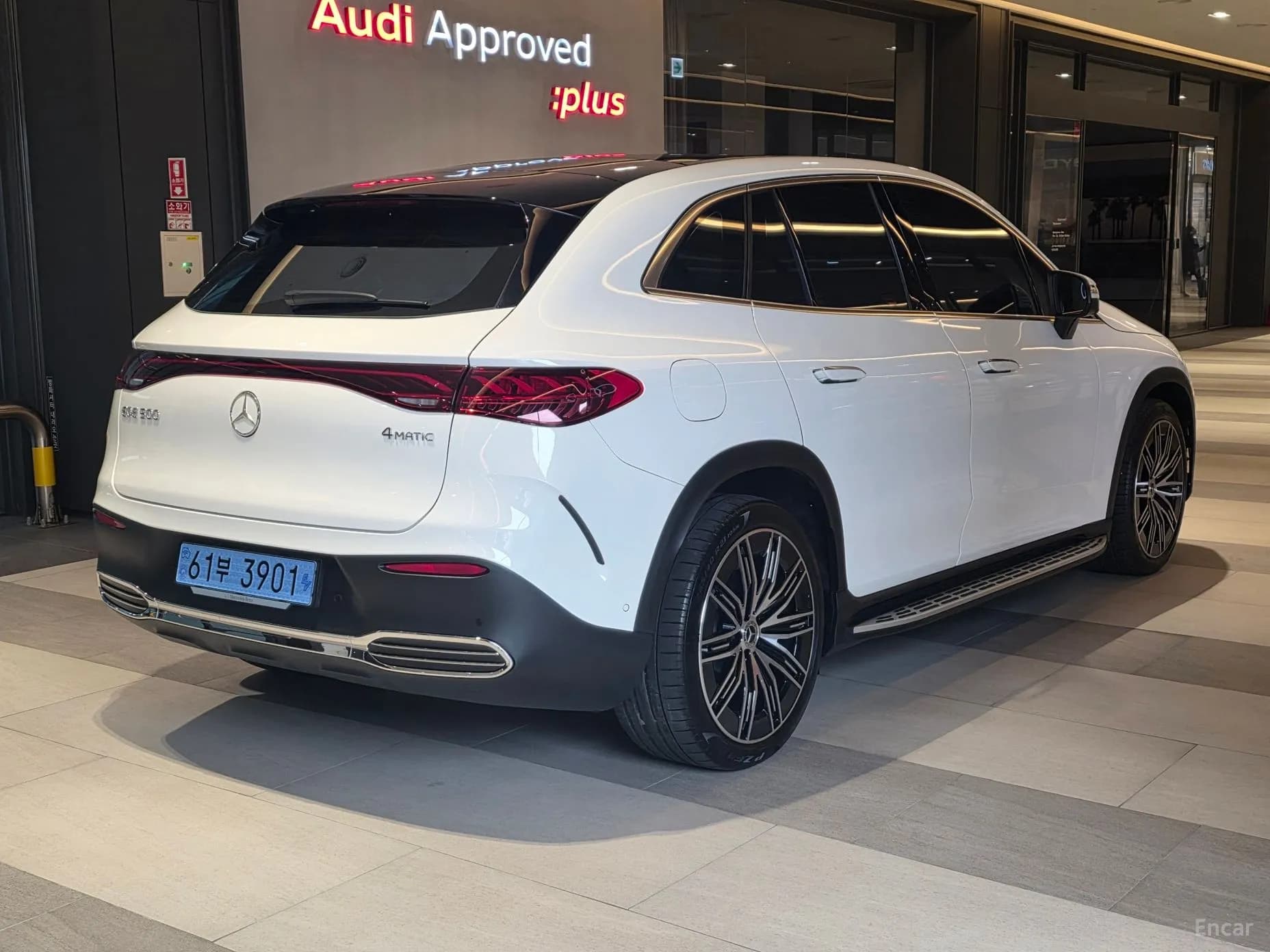 EQE SUV X294