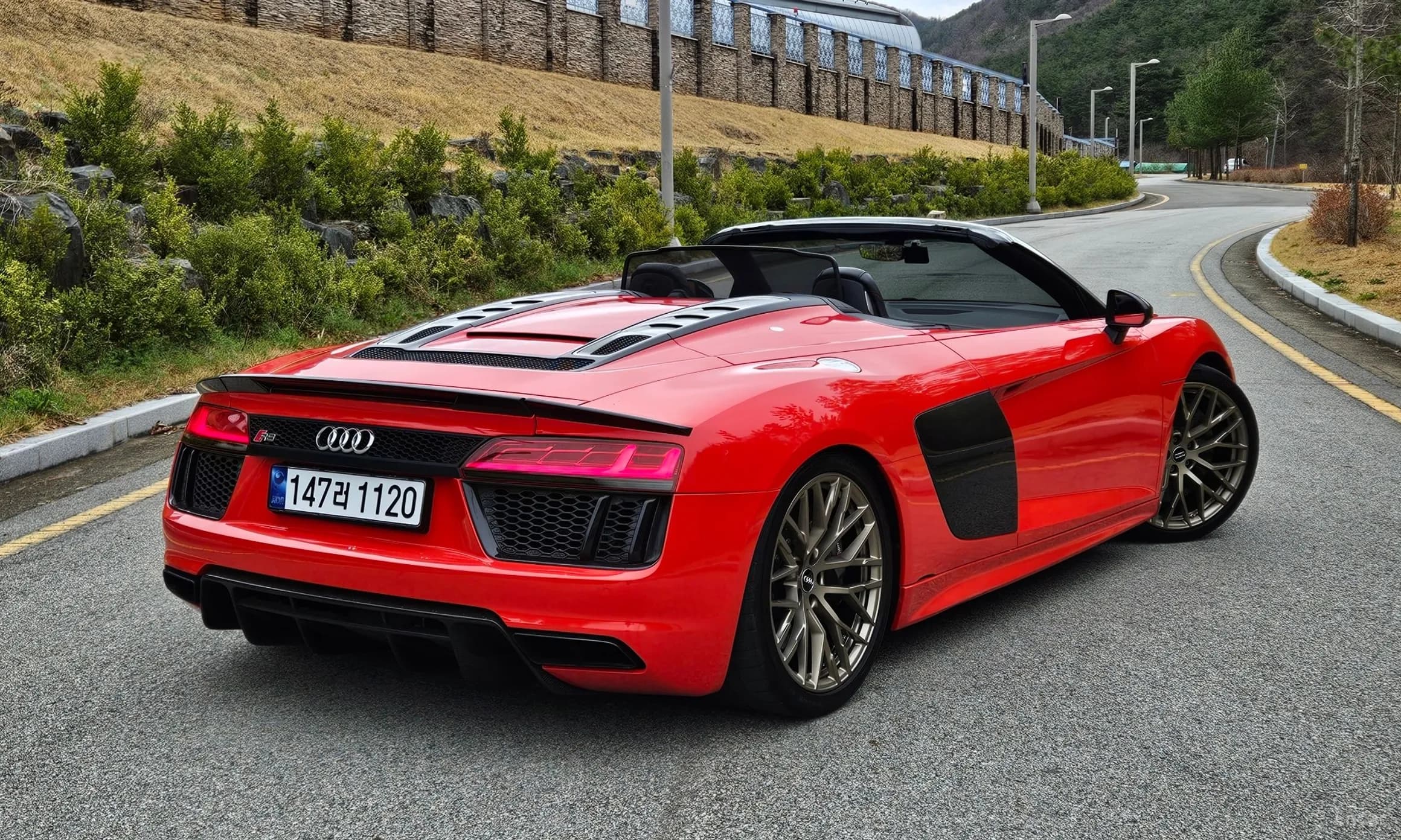 R8 (4S)