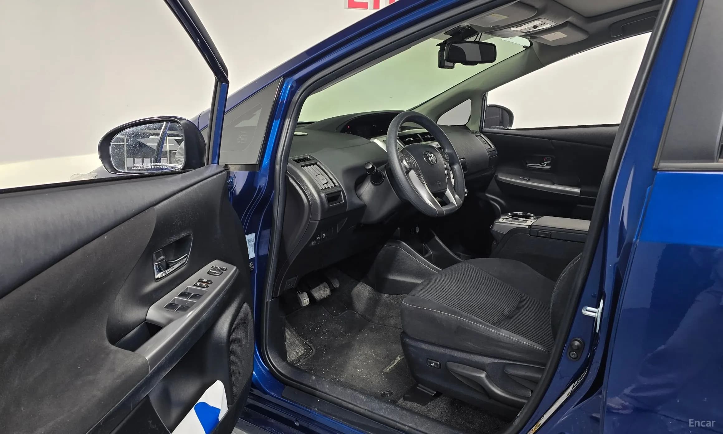 Prius V