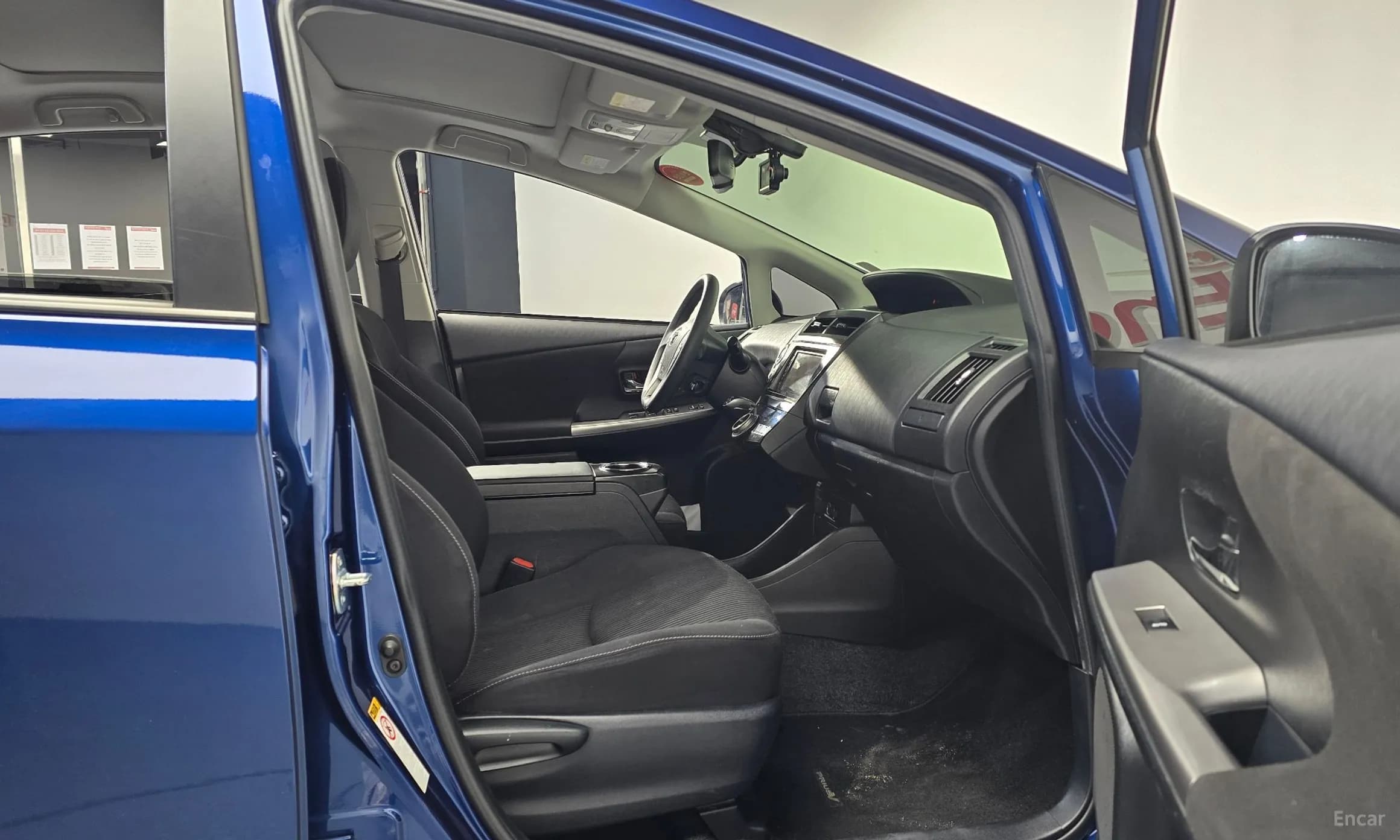 Prius V