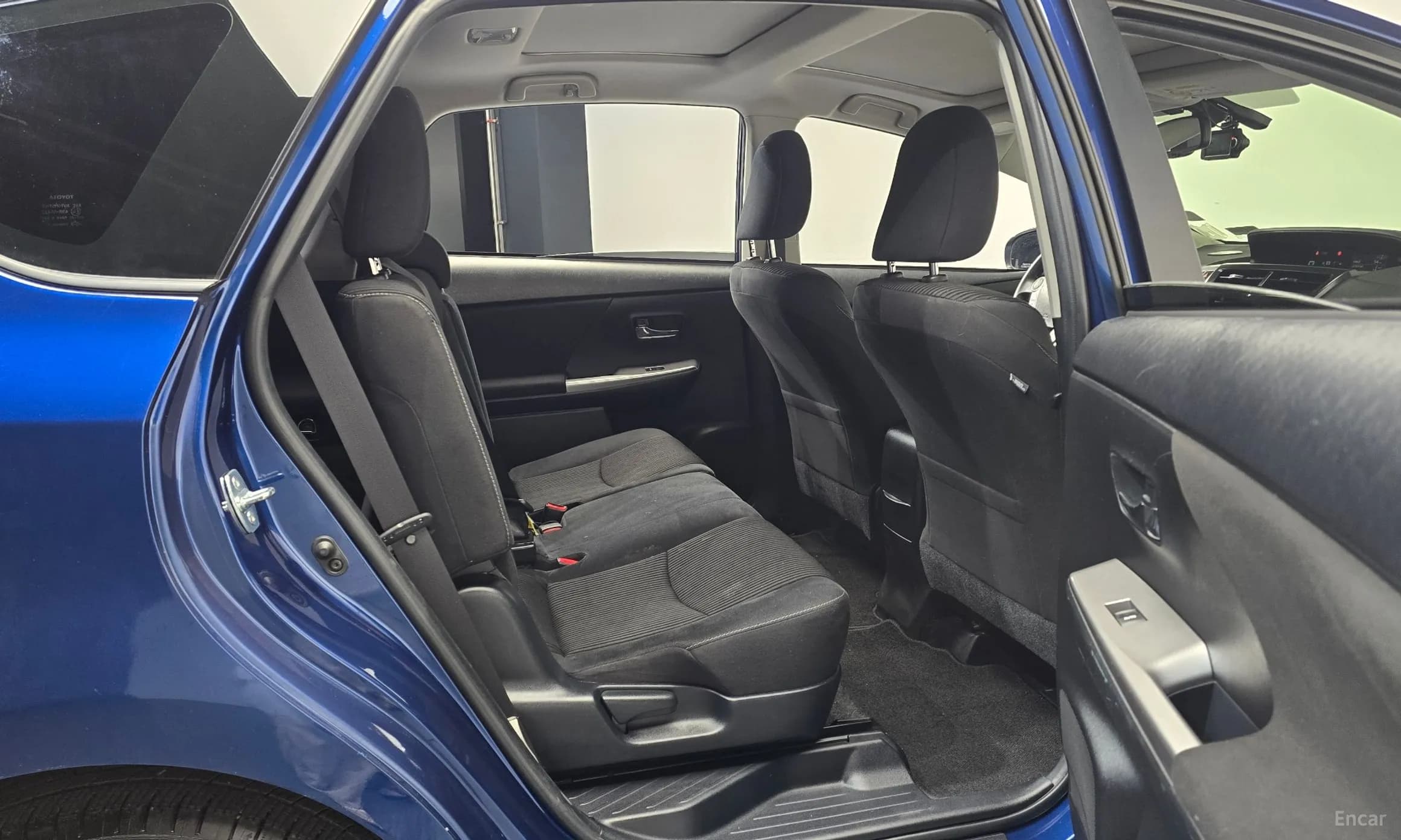 Prius V