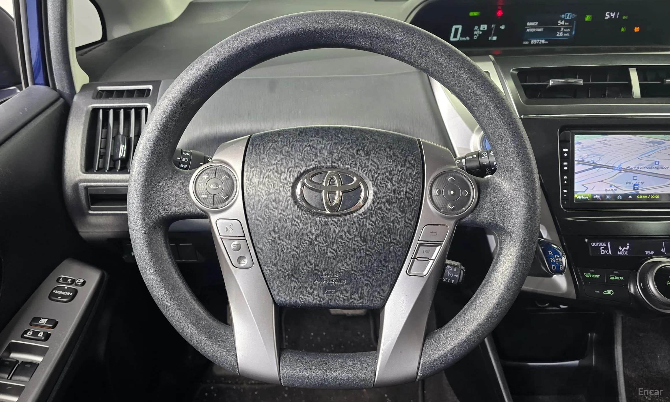Prius V