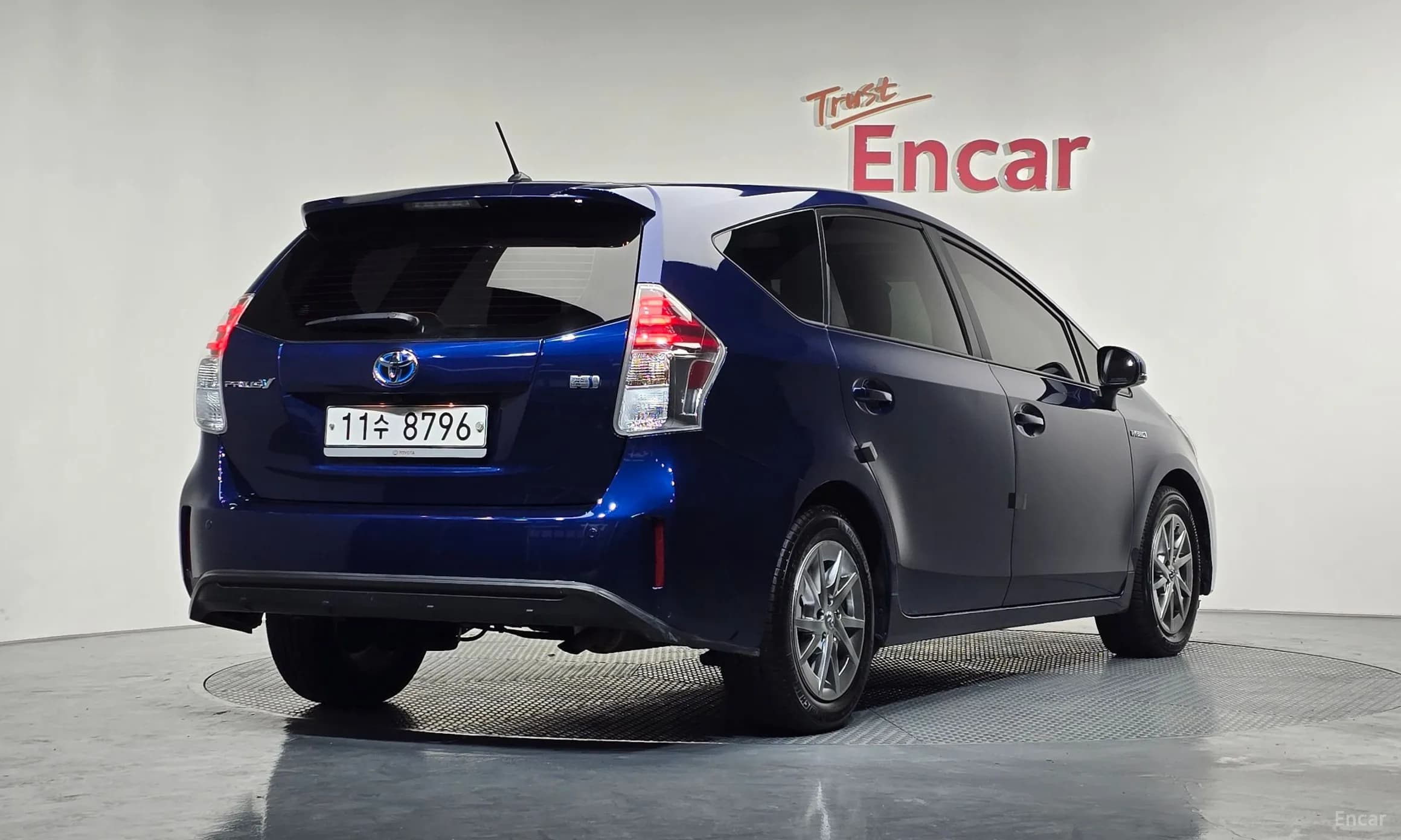 Prius V
