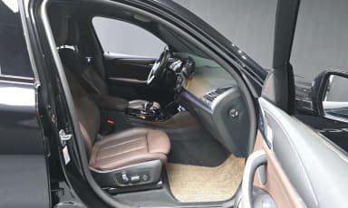 X4 (G02)