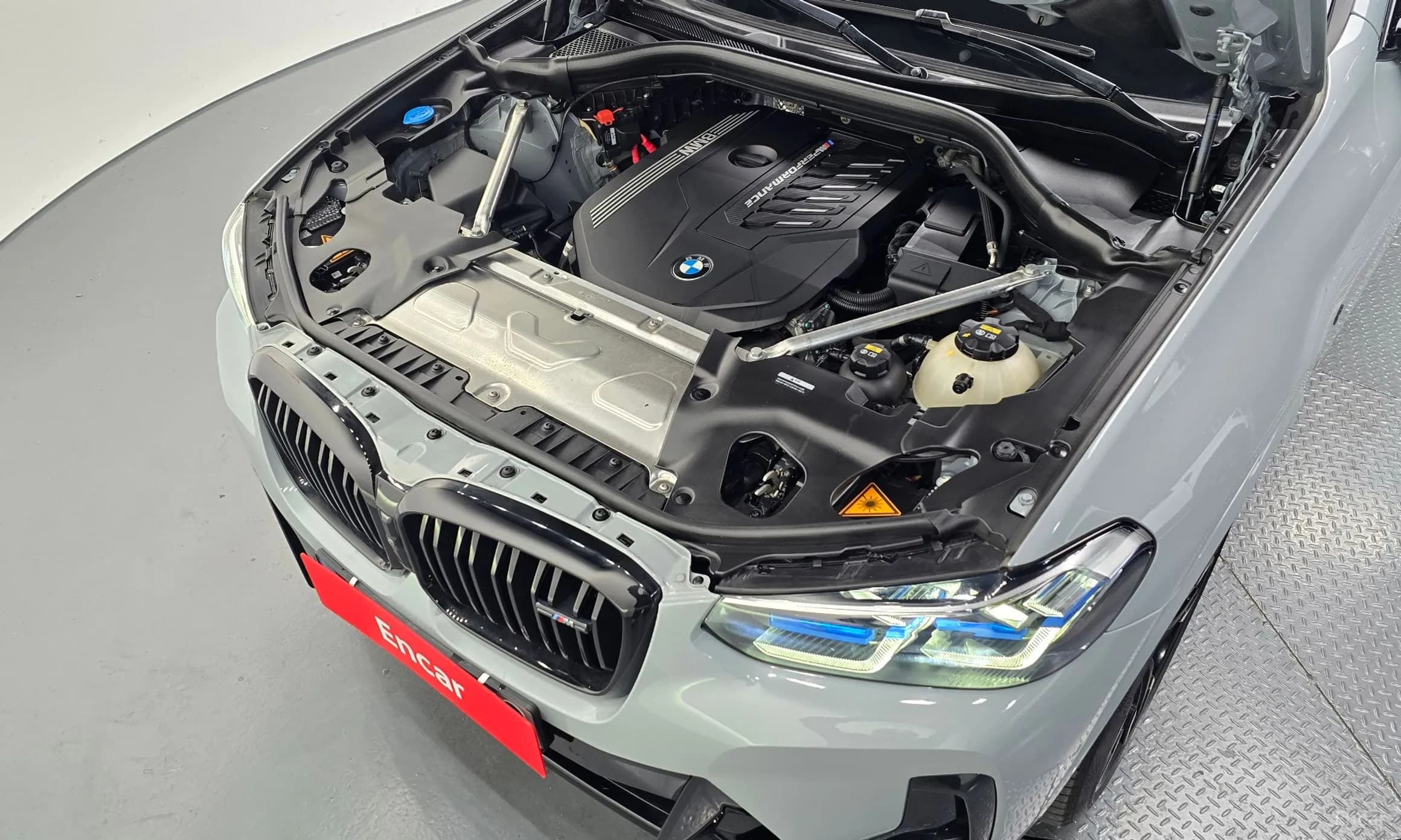 X4 (G02)