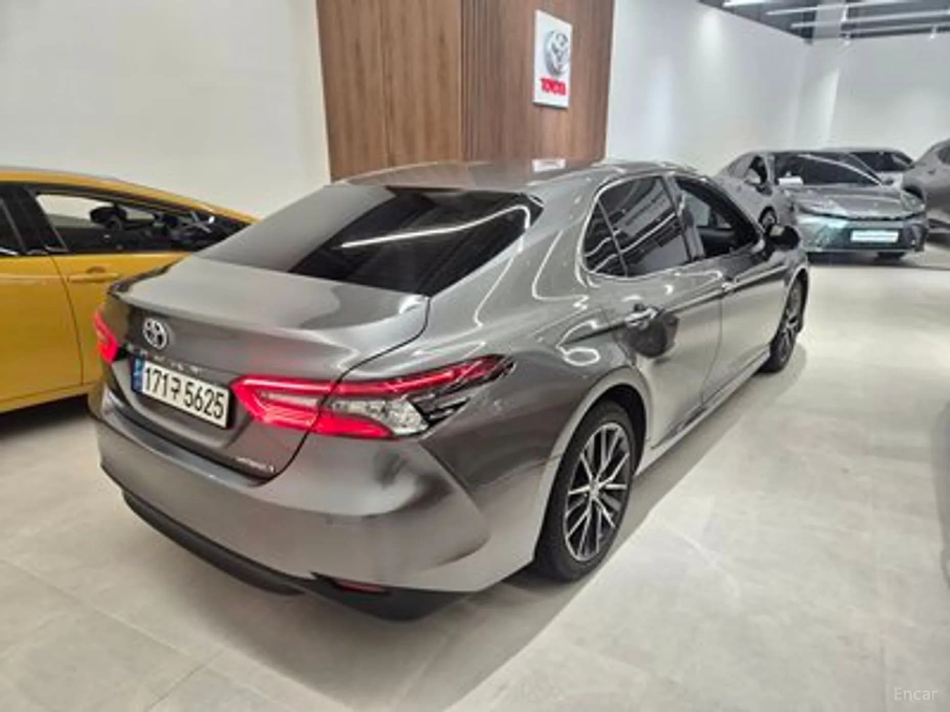 Camry (XV70)