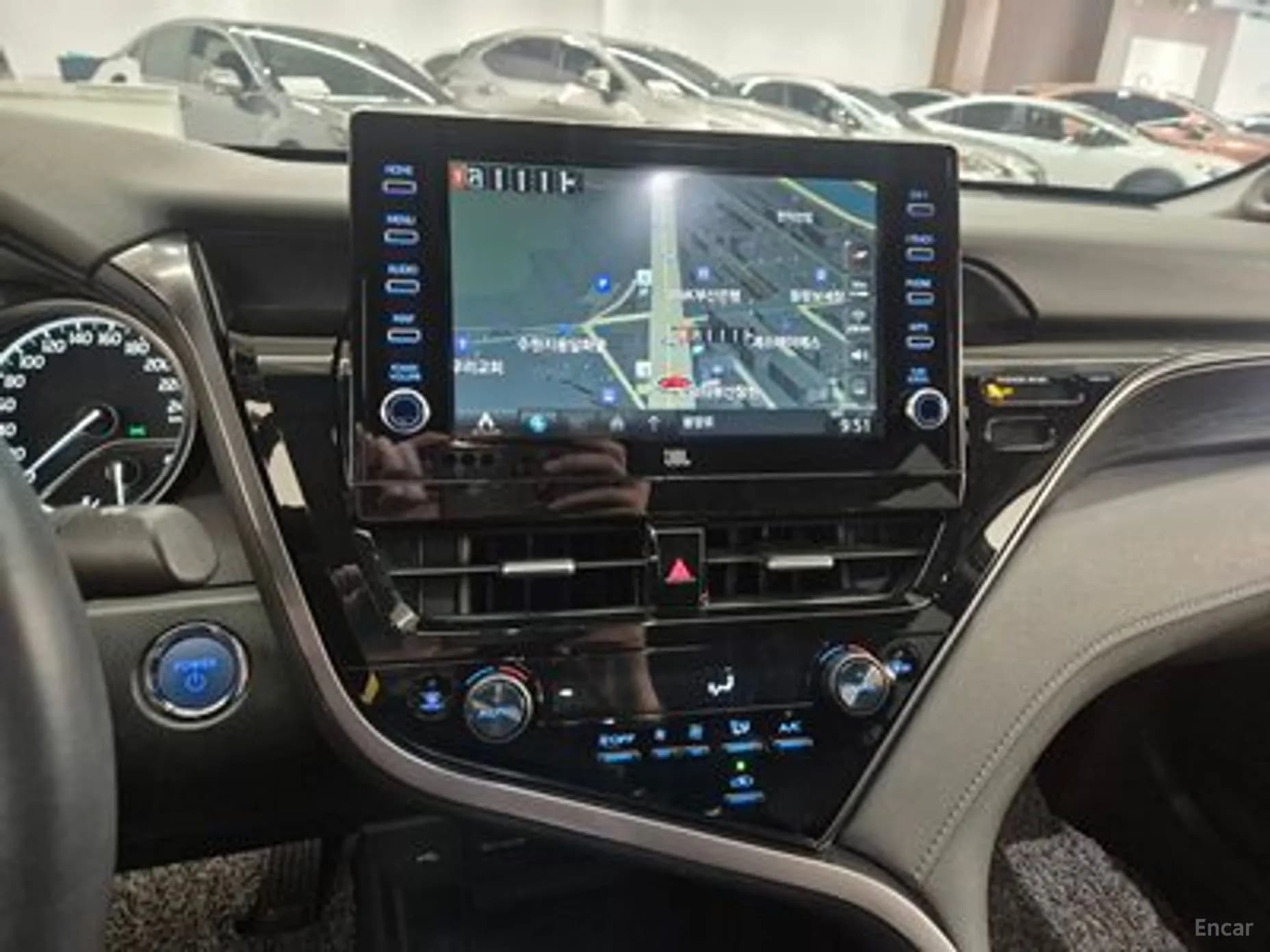 Camry (XV70)