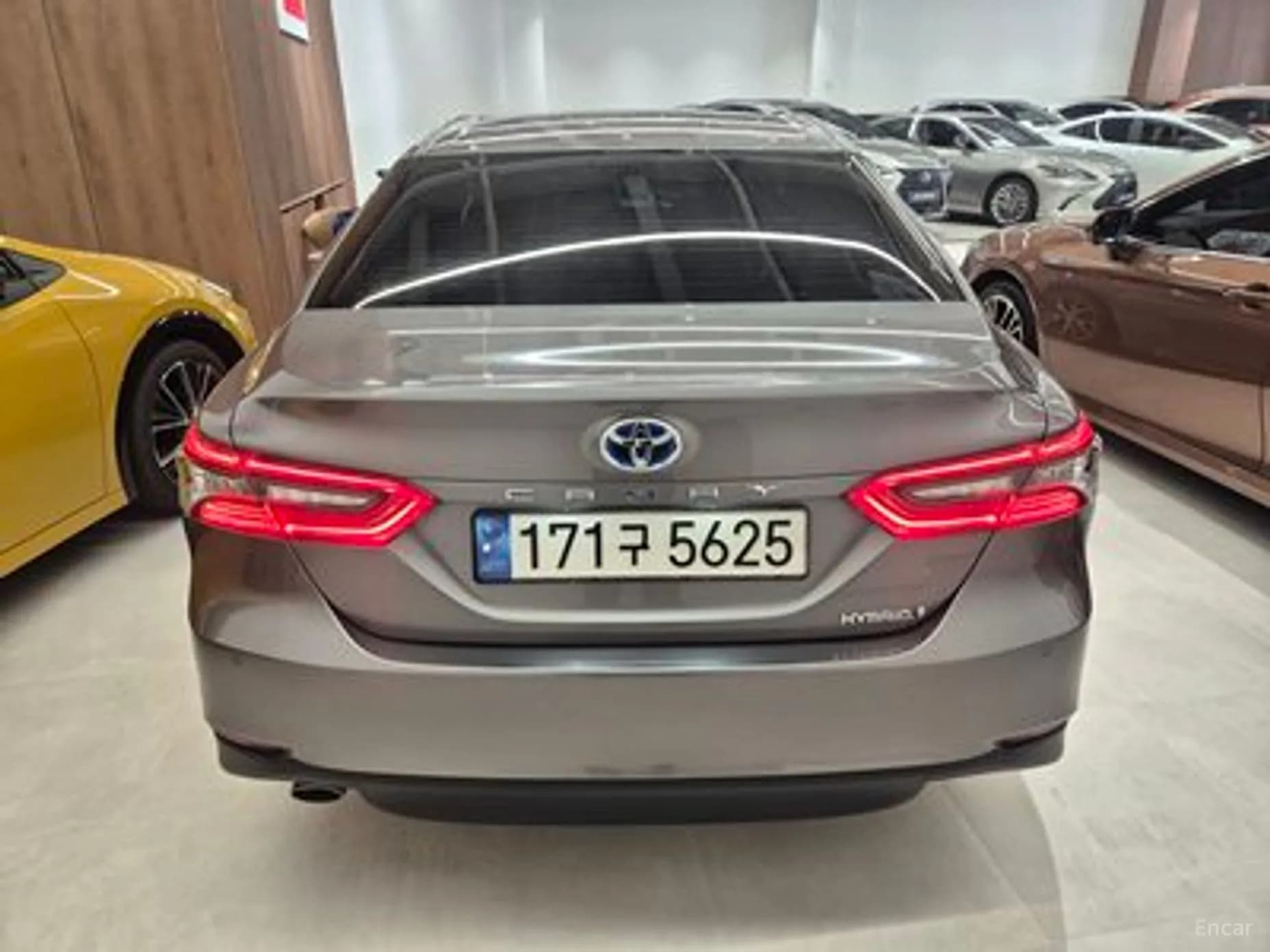 Camry (XV70)
