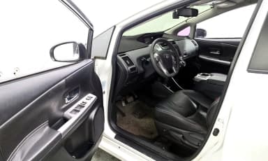 Prius V