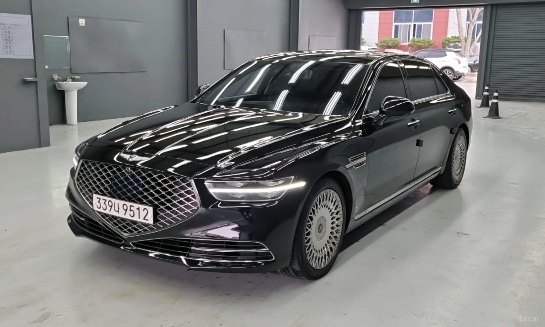 G90