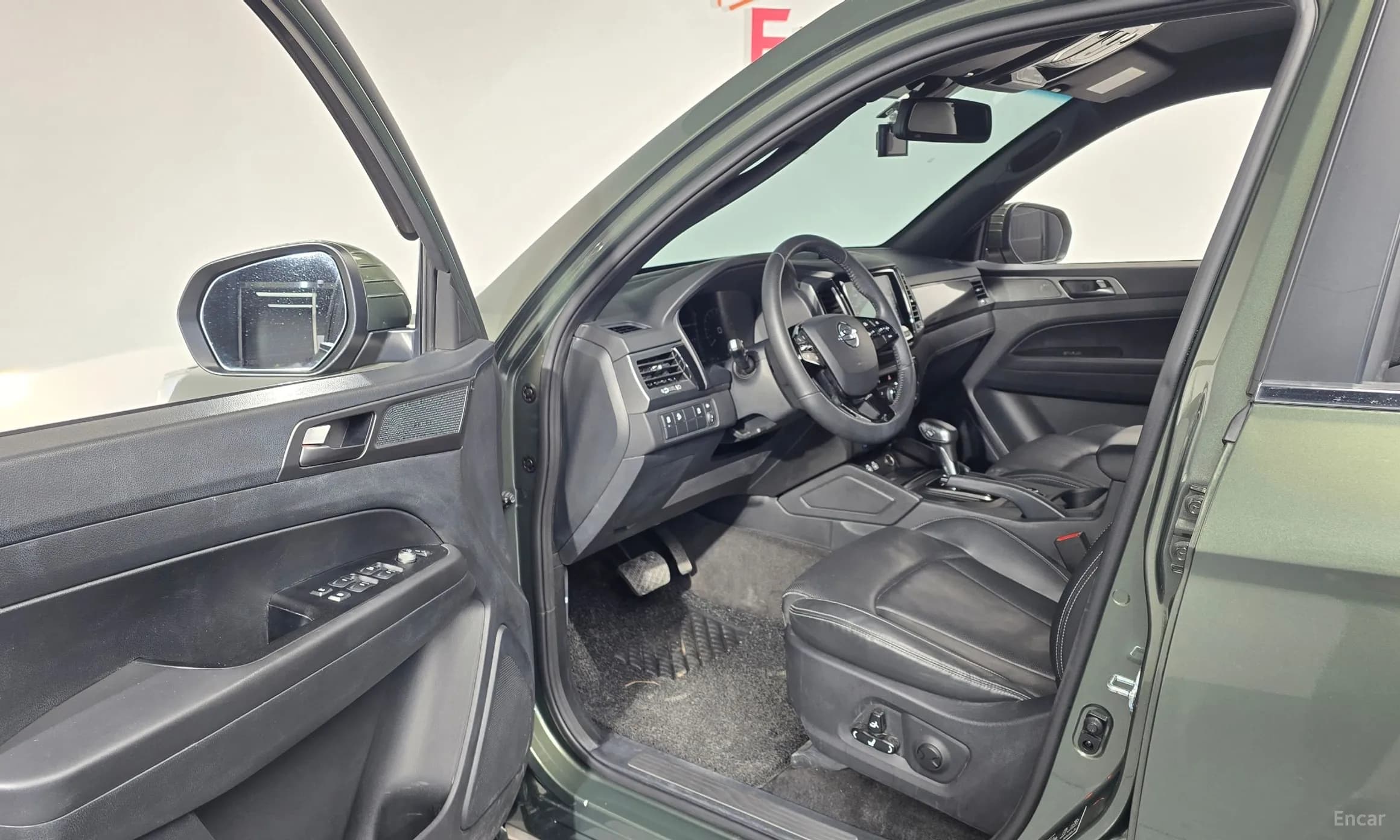 Rexton Sports Khan