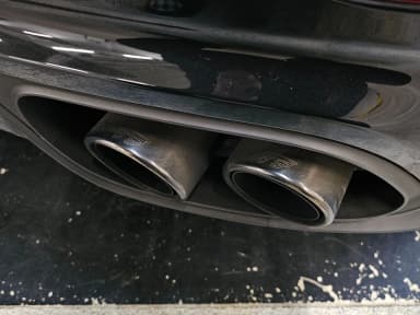910