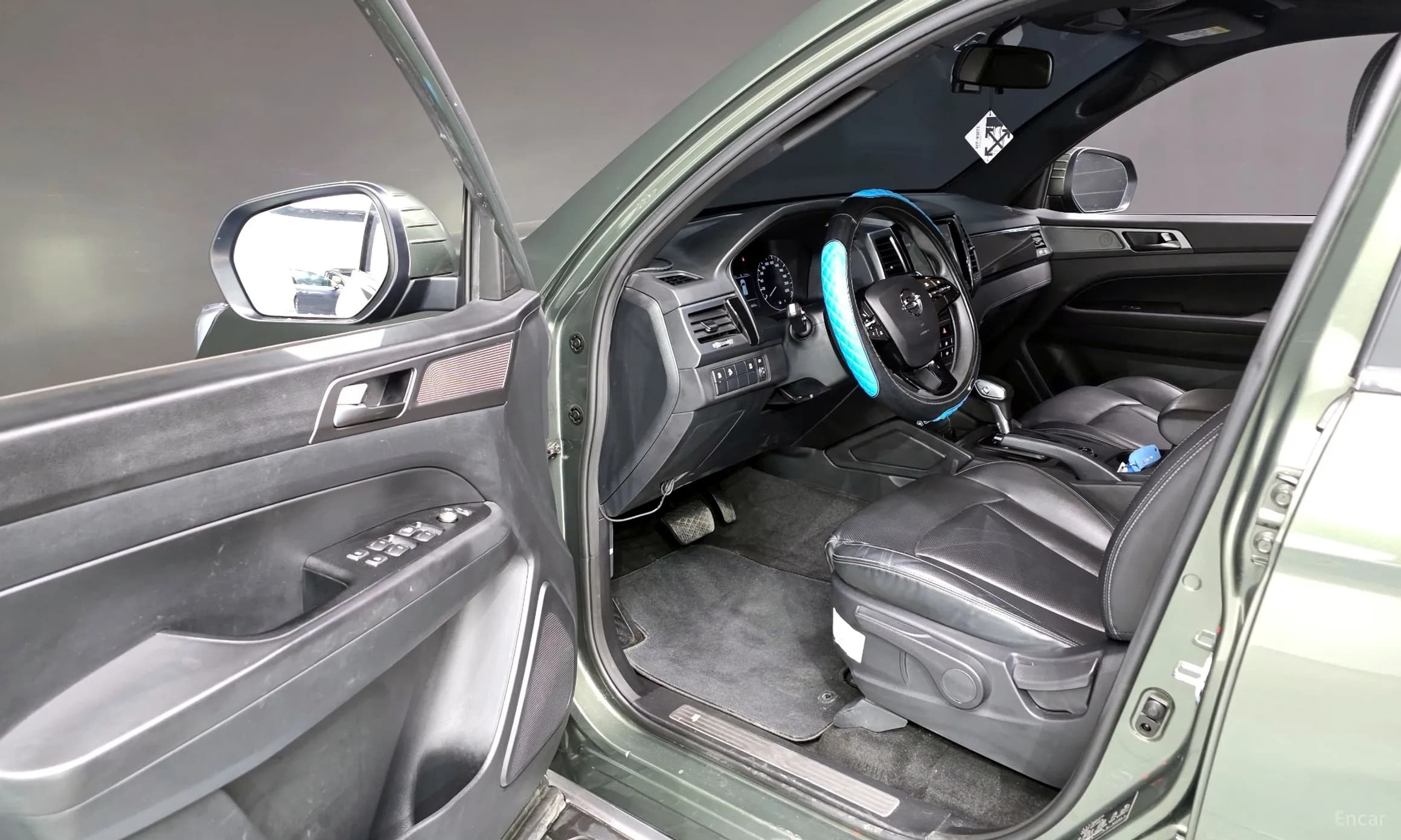 Rexton Sports Khan