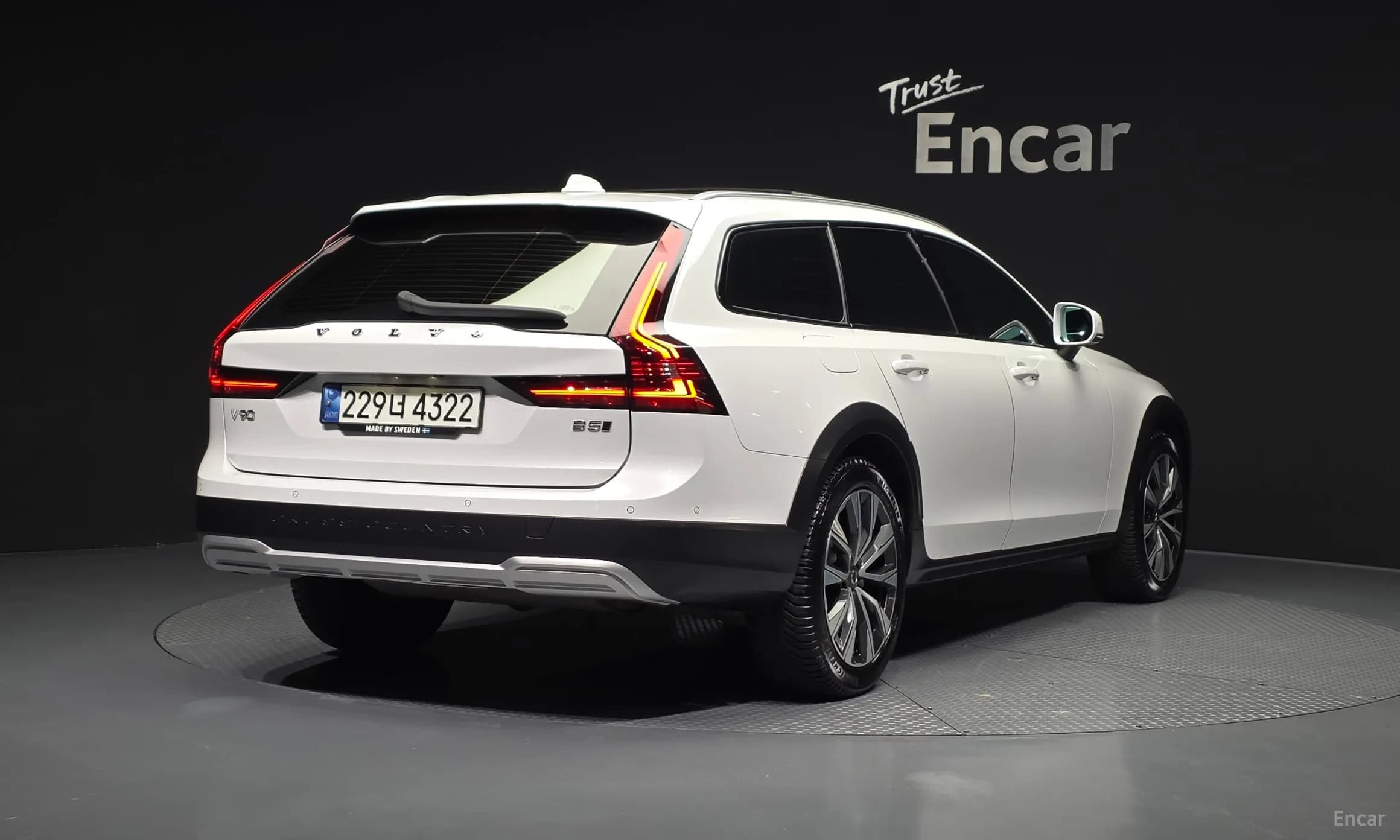 V90 Cross Country
