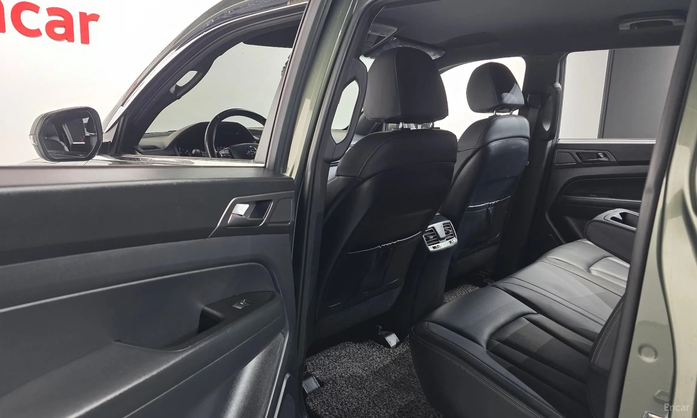 Rexton Sports Khan