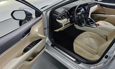 Camry (XV70)