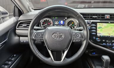 Camry (XV70)
