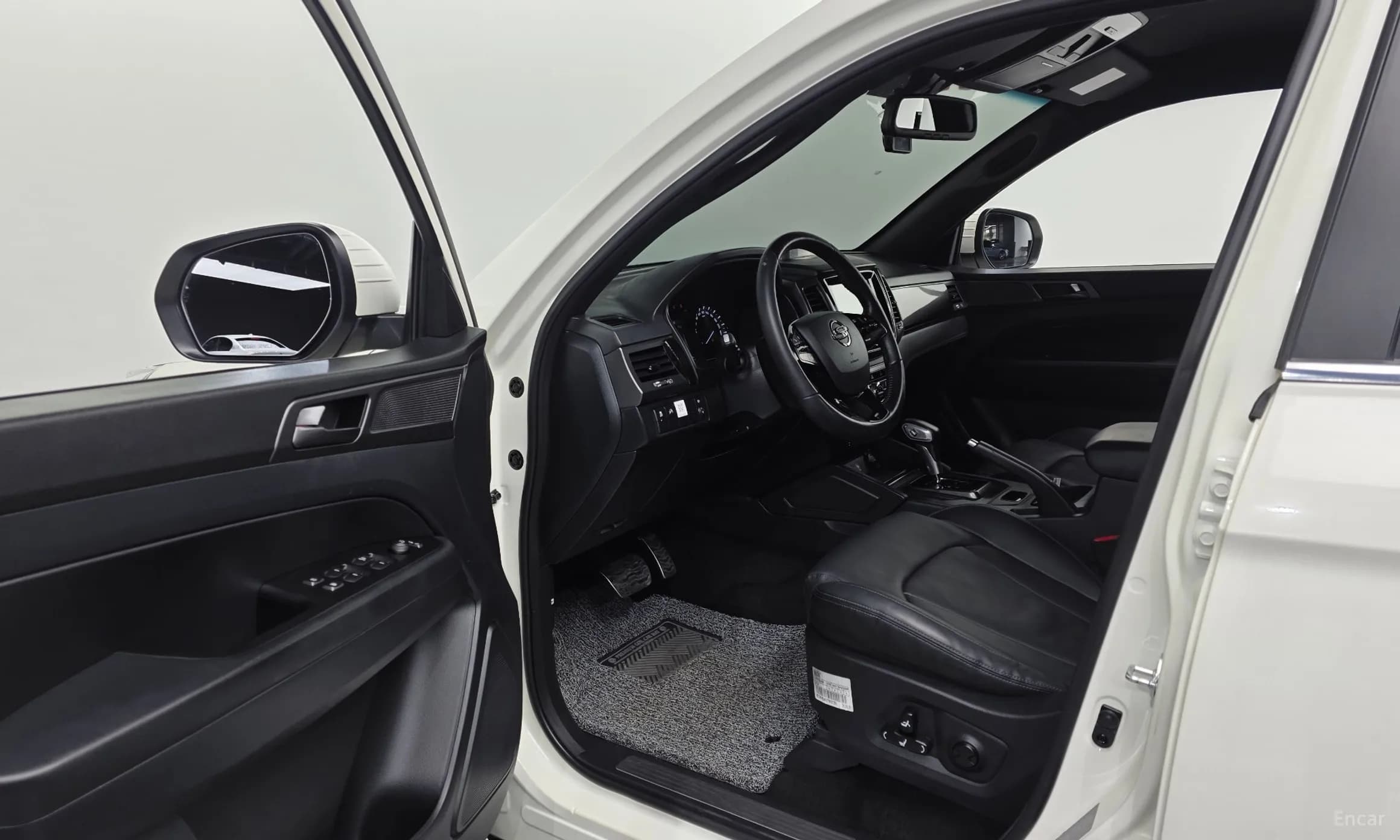 Rexton Sports Khan