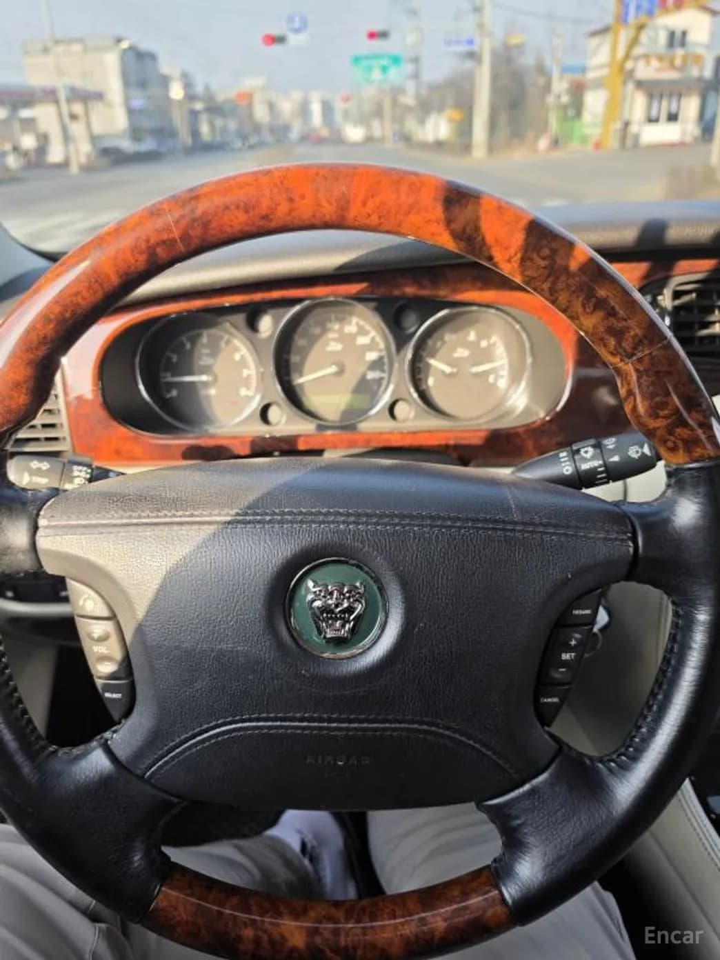 XJ-6