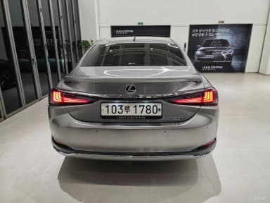 ES300h 7th Generation