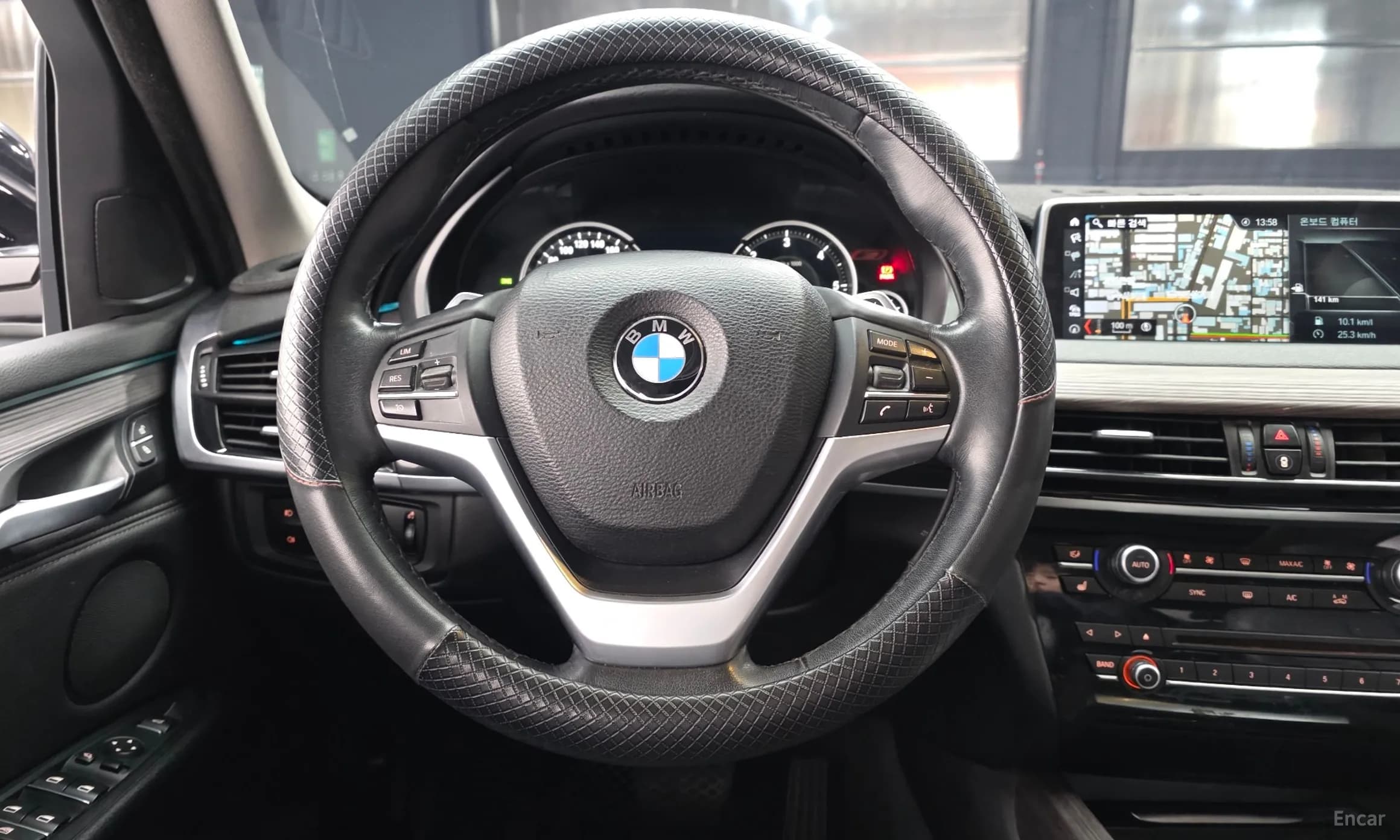 X5 (F15)