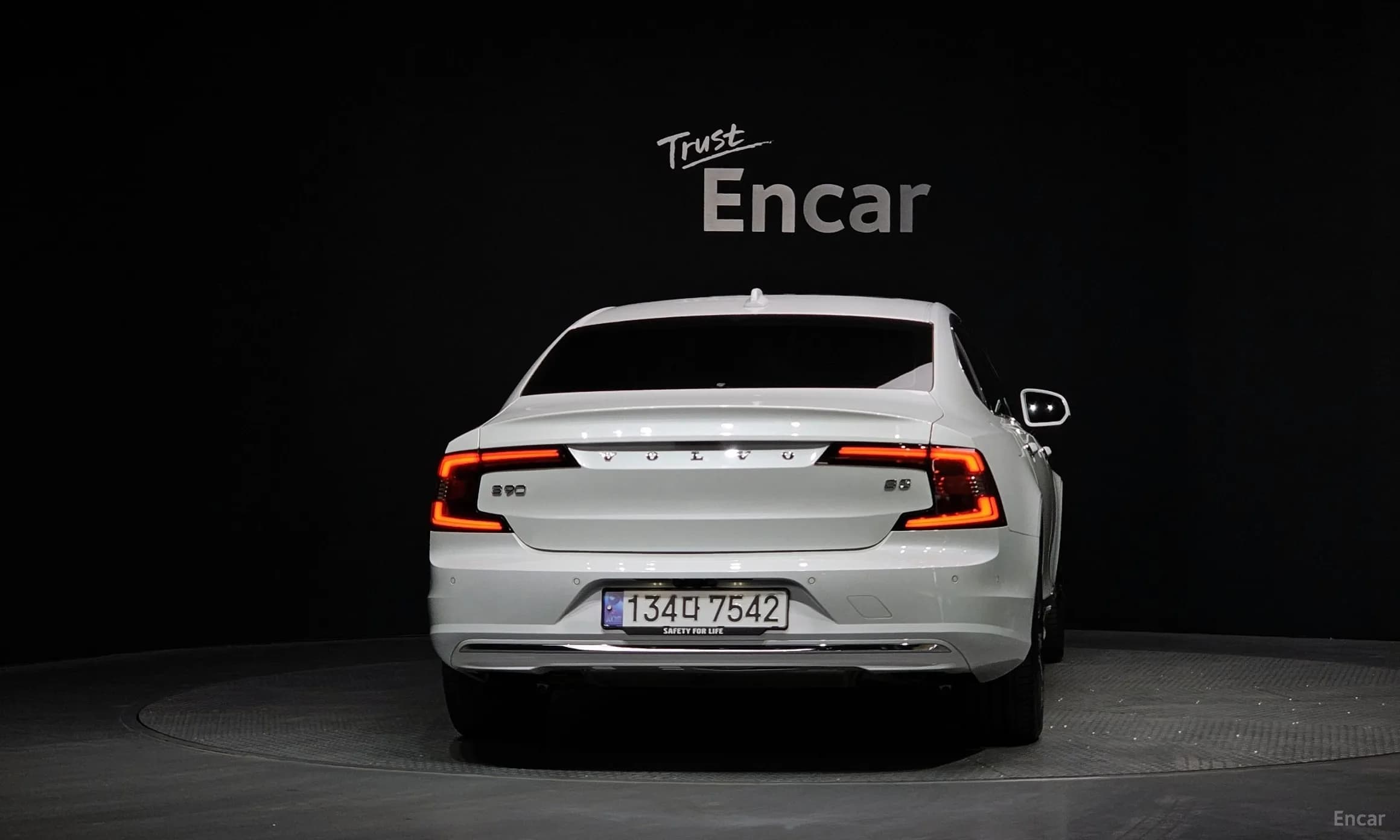 S90