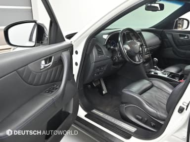 QX70