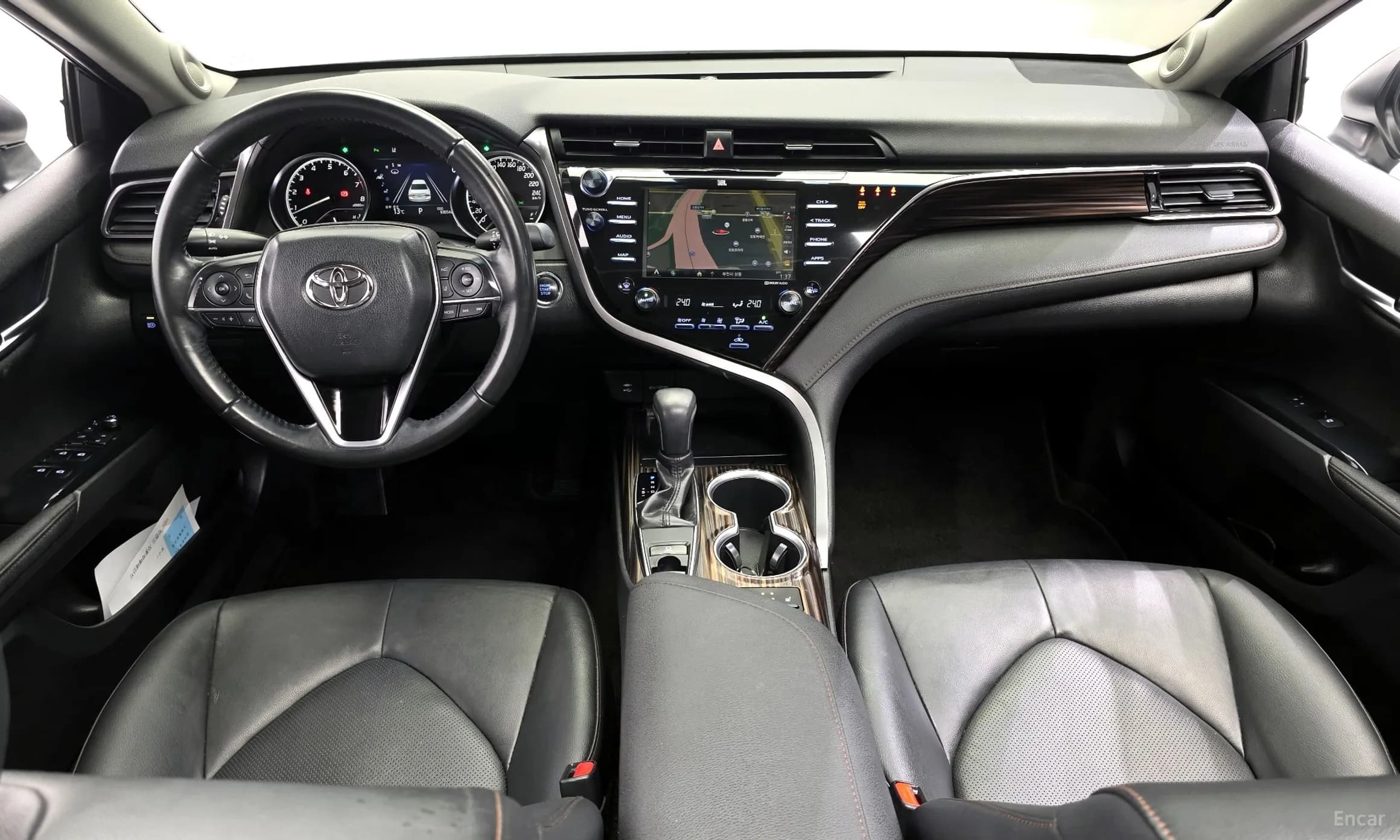 Camry (XV70)