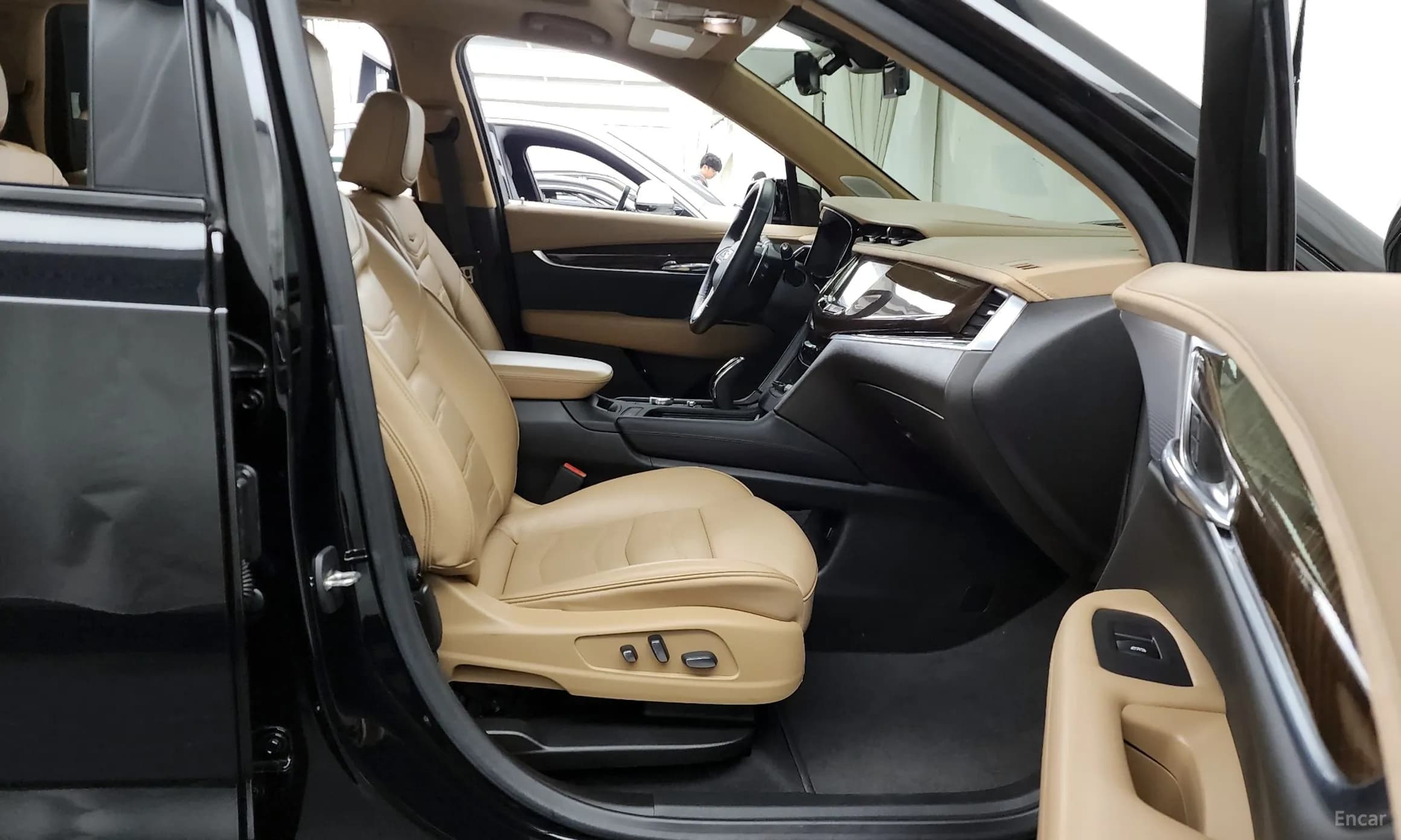 XT6