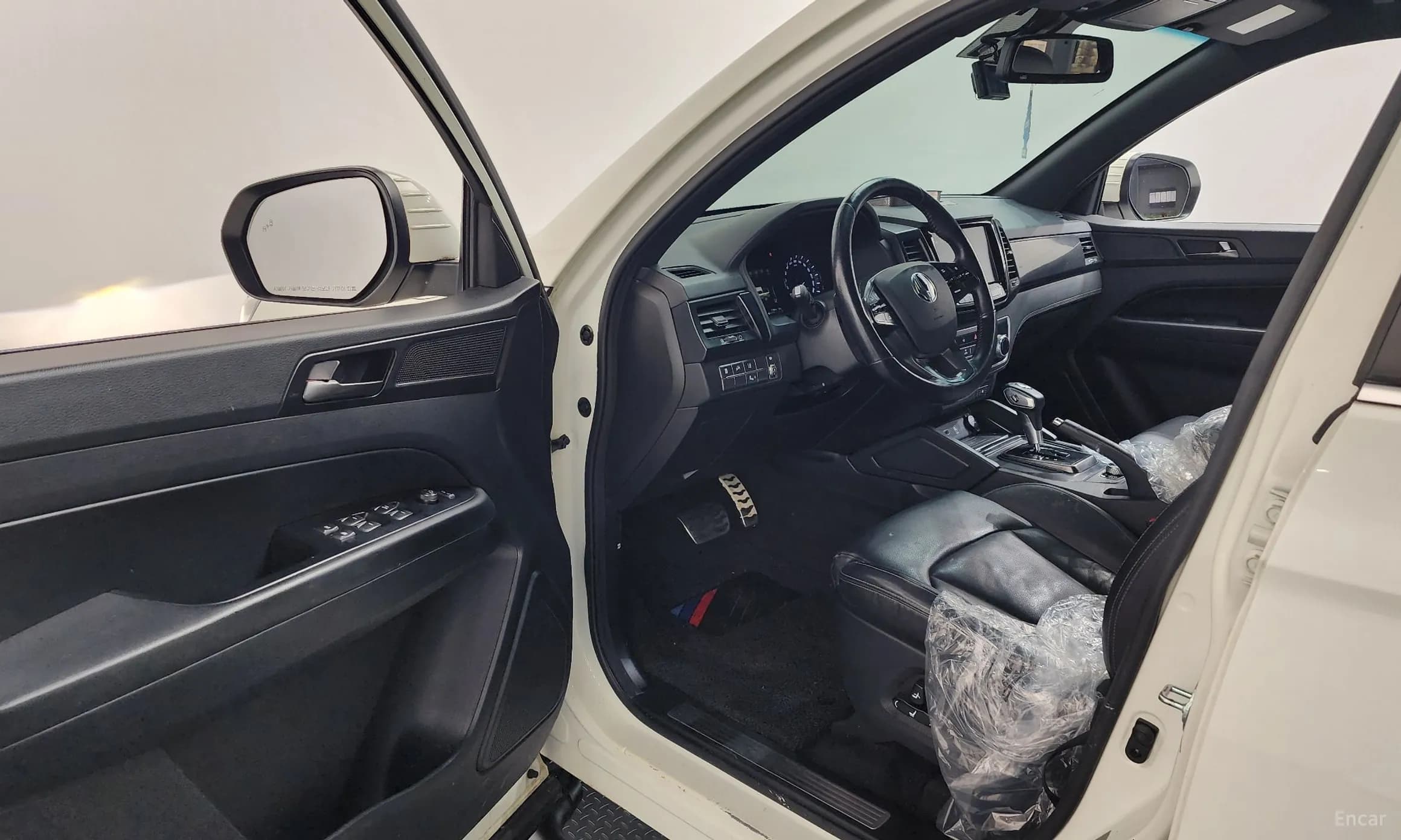 Rexton Sports Khan