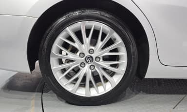 Camry (XV70)