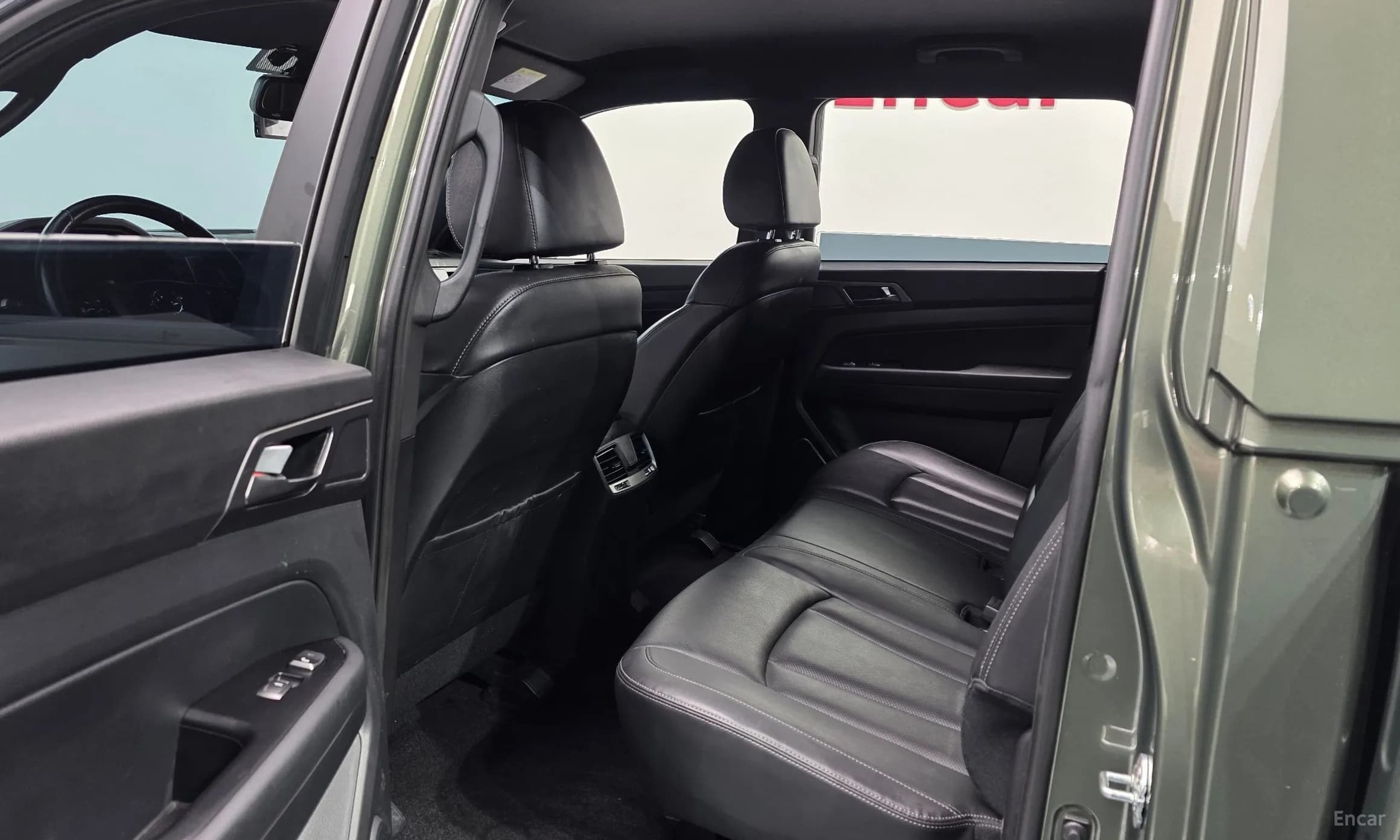 Rexton Sports Khan