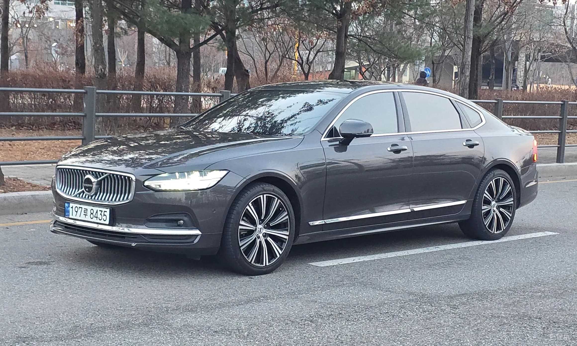 S90
