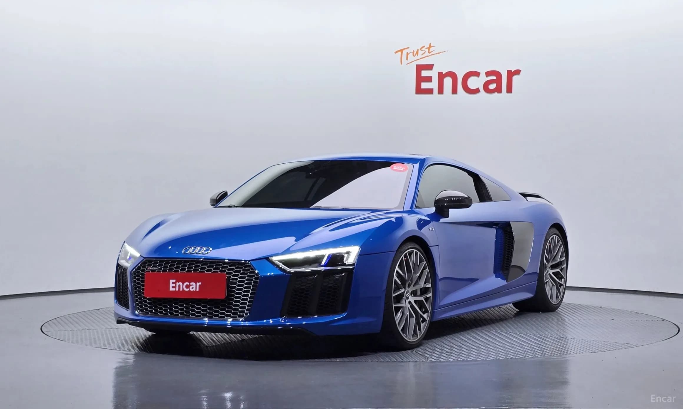 R8 (4S)